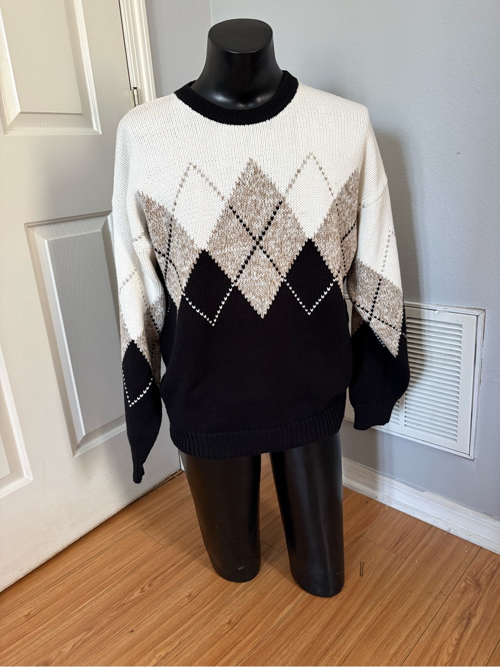 100% Cotton John Ashford Black, White & Beige Argyle Crewneck Sweater Size L